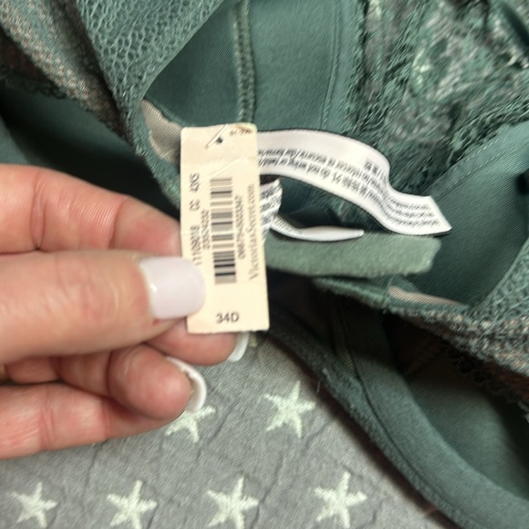 Victories Secret Christmas Bra - Picture 3 of 3